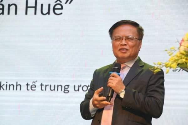 TS Nguyễn Đình Cung phát biểu.