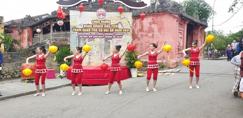 Sự tiếp đón nồng nhiệt của Hội An sẽ là những kỉ niệm không thể nào quên của các du khách.