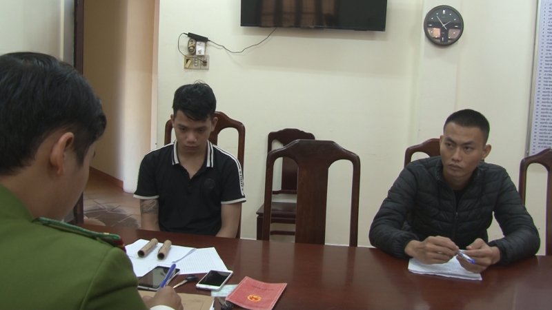 Đang củng cố hồ sơ để xử lý nghiêm 12 thanh thiếu niên liên quan đến hành vi tàng trữ, mua bán và đốt pháo hoa nổ.
