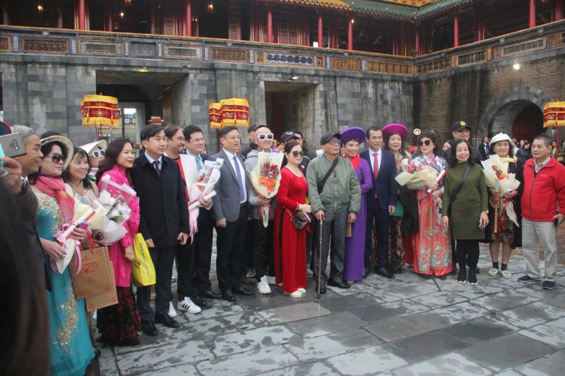 Chào mừng những vị khách đầu tiên đến tham quan khu Di sản Huế trong năm 2021.