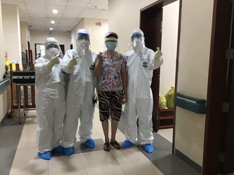 Bệnh viện Trung ương Huế thực hiện nhiệm vụ vừa đảm bảo công tác điều trị vừa đảm bảo công tác phòng dịch.
