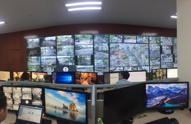 Hiện nay, toàn tỉnh hiện có 250 camera được lắp đặt, kết nối về IOC. Ảnh: Tuấn Hiệp.