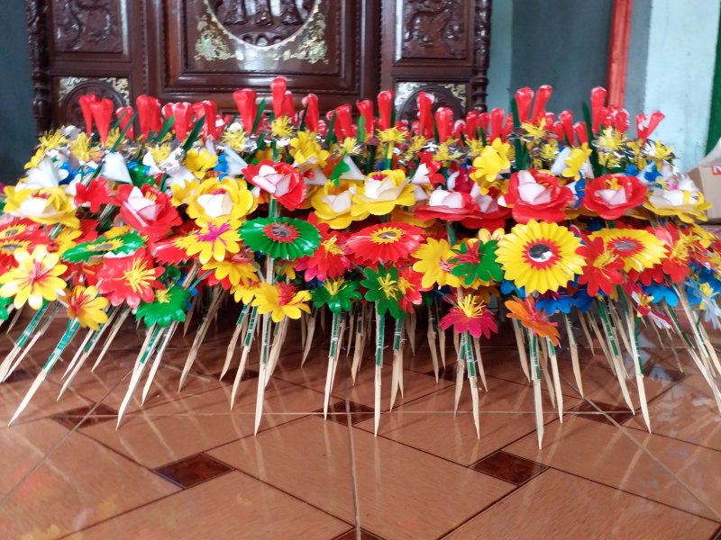 Xuất hiện từ thế kỉ 16-17, hoa giấy Thanh Tiên gắn liền với đời sống hàng ngày của người dân, trở thành nét đẹp văn hóa trong tín ngưỡng dân gian của người Huế.