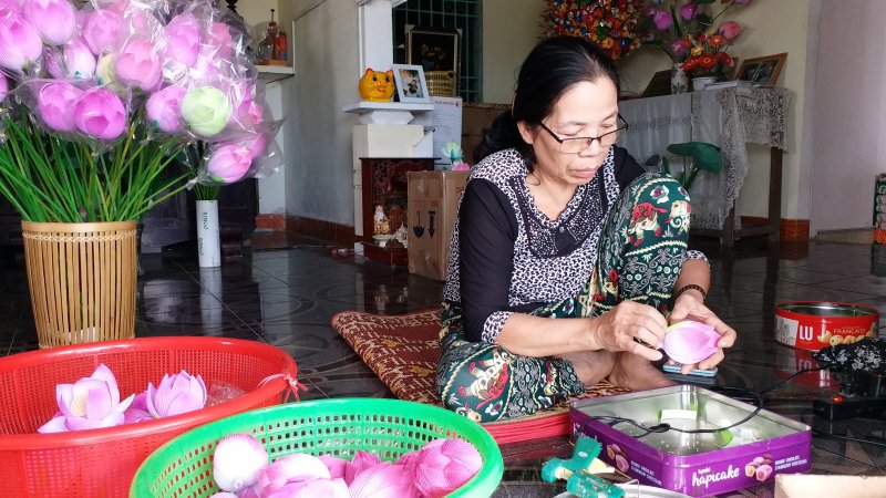 Họ cố gắng hết sức có thể để giữ gìn hồn cốt văn hóa làng quê.