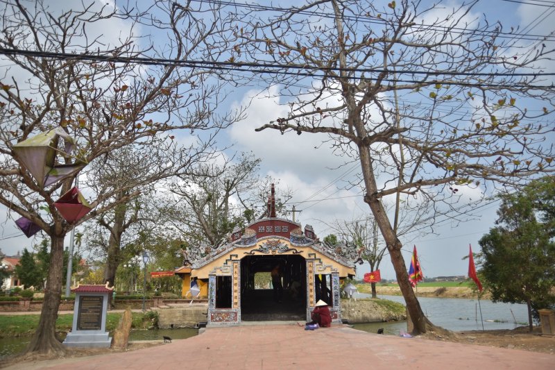 Cầu ngói Thanh Toàn là cây cầu được làm bằng gỗ, hình võng, dựng theo lối “thượng gia, hạ kiều” (tức là trên nhà, dưới cầu).