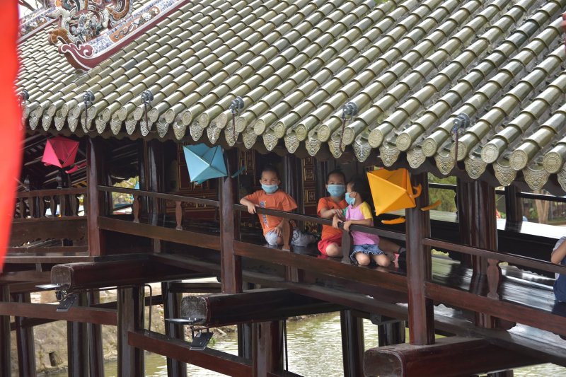 Từ lâu, cây cầu đã gắn bó với đời sống của người làng quê xứ Huế, nó không chỉ giúp người dân qua lại, mà còn là giá trị văn hóa nuôi dưỡng tâm hồn con người nơi đây - mộc mạc, hiền lành, chịu thương chịu khó...