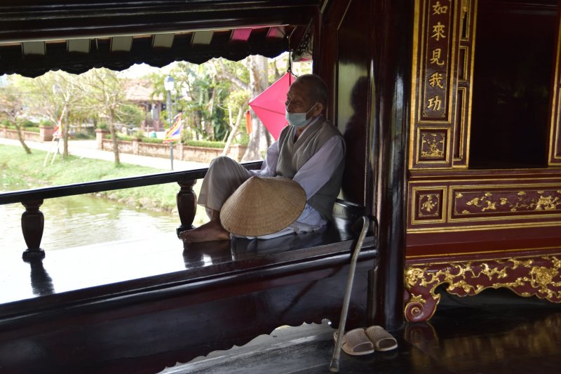 Đó là nơi nghỉ chân sau khi làm đồng áng vất vả, là nơi tựa lưng cho giấc ngủ say nồng của người dân...