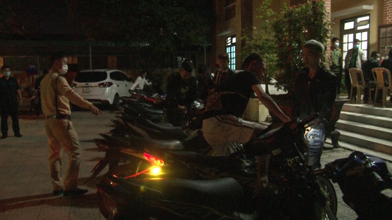 Truy bắt 'quái xế'.
