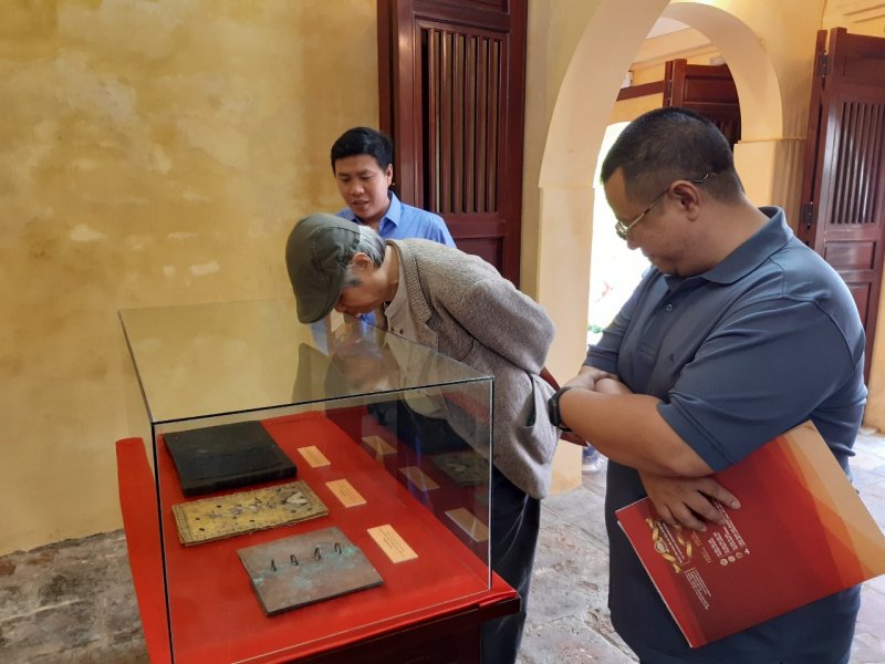 Tìm hiểu các tư liệu ở Tàng Thơ Lâu.