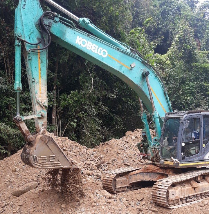 Sau hơn 4 tháng tạm ngừng do điều kiện thời tiết bất lợi, việc tìm kiếm 11 công nhân mất tích sau sự cố sạt lở tại thủy điện Rào Trăng 3 đã được triển khai trở lại vào sáng ngày 25/3.