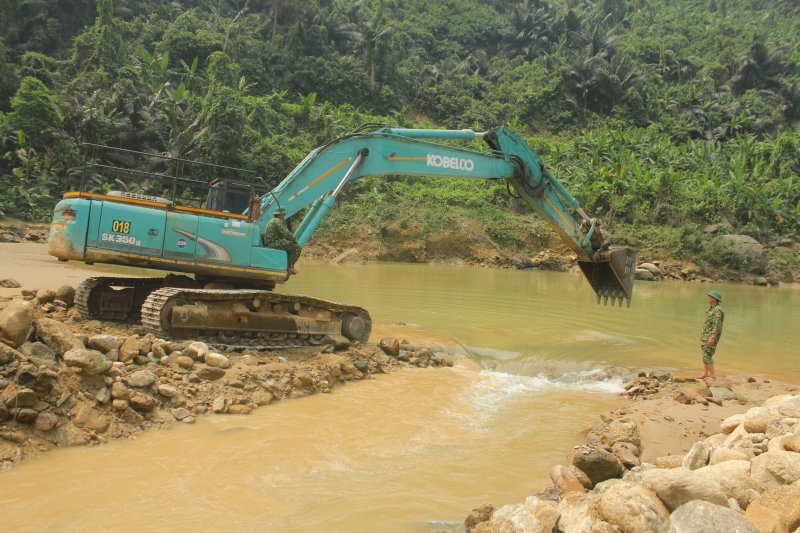 Tìm kiếm biên 2 bên lòng hồ.