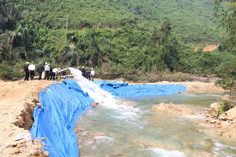2 máy hút nước có công suất lớn bơm nước 24/24.