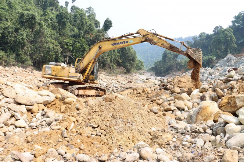 Trên 30 ngàn mét khối đất được đào bới, vẫn chưa tìm thấy các nạn nhân mất tích ở Rào Trăng 3.
