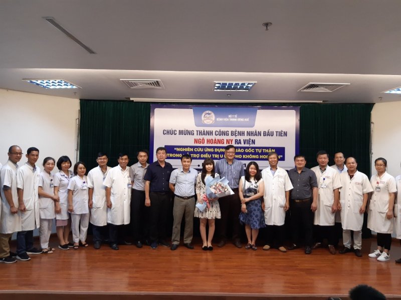 Bệnh viện Trung ương Huế thực hiện thành công kỹ thuật ghép tế bào gốc tạo máu tự thân điều trị cho bệnh nhân U lympho không Hodgkin đầu tiên tại miền Trung. Ảnh: Tuấn Hiệp.