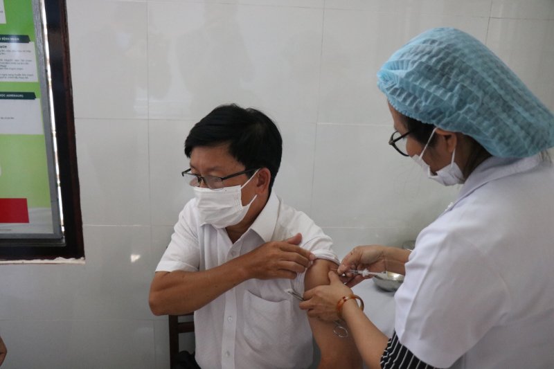 Tiêm chủng phòng dịch Covid-19.