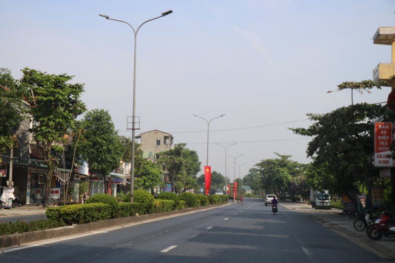 Theo ghi nhận của PV, sáng ngày 9/5, ở thị trấn này dường như có sự khác lạ so với thường ngày.