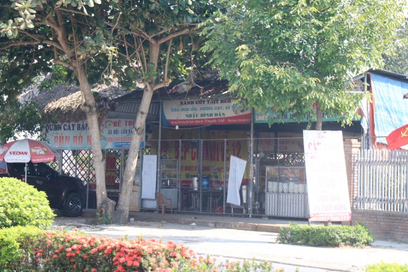 Nhiều hàng quán đóng cửa phòng dịch.