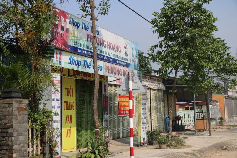 Tạm đình chỉ hoạt động các cơ sở kinh doanh dịch vụ không thiết yếu, khu vui chơi, giải trí, karaoke, quán game, Internet, phòng tập thể thao, cơ sở thẩm mỹ.