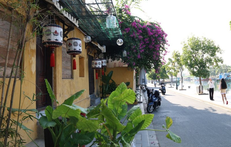 Bà Nguyễn Mai Ly, một chủ nhà hàng trên đường Bạch Đằng, cho biết, bà bắt đầu đóng cửa cơ sở kinh doanh từ sau đợt lễ 30/4 - 1/5 vì dịch Covid-19 tái bùng phát. 