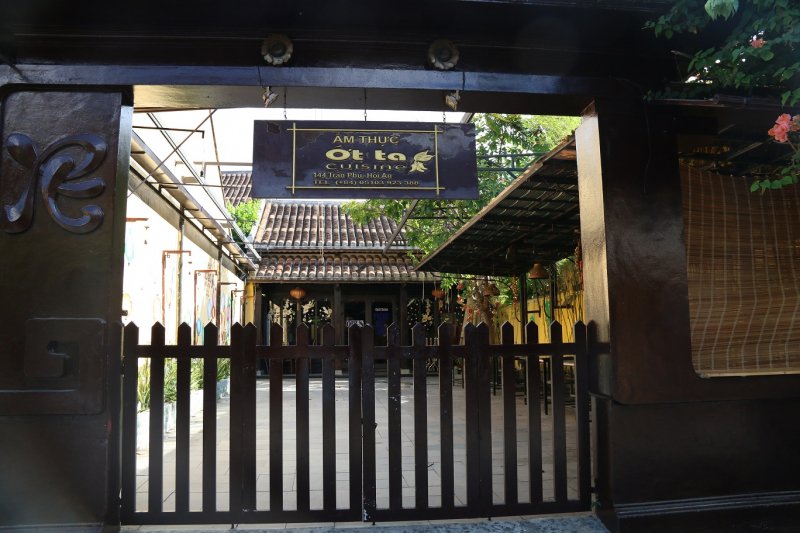 Cũng như bà Ly, nhiều chủ nhà hàng, quán cà phê trong khu phố cổ đang trông ngóng từng ngày dịch bệnh Covid-19 được dập tắt để sớm nối lại việc kinh doanh.