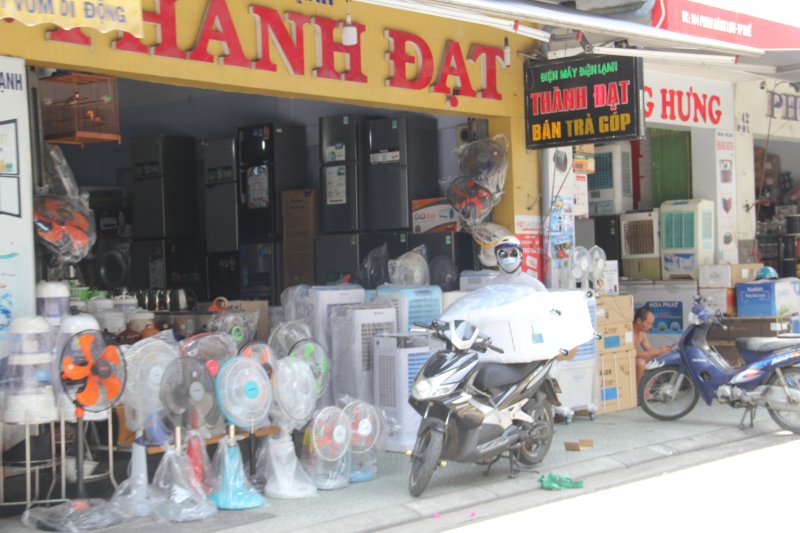 Nhu cầu mua các thiết bị điện máy điện lạnh tăng cao.