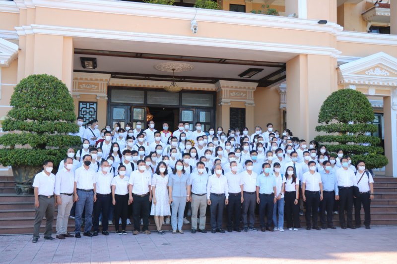 Đoàn cán bộ ngành y tế tỉnh Thừa Thiên Huế gồm 127 người từ các đơn vị trực thuộc Sở Y tế, Bệnh viện Trung ương Huế và Trường Đại học Y dược – ĐH Huế do ông Phan Hải Thanh, Phó Giám đốc Bệnh viện Quốc tế - Bệnh viện Trung ương Huế, làm Trưởng đoàn. 