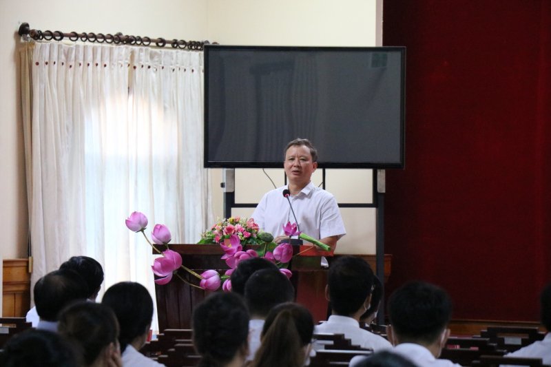 Ông Lê Trường Lưu, Bí thư Tỉnh ủy Thừa Thiên Huế, cho hay: “Hơn lúc nào hết, sự đoàn kết, chung tay, chung sức của các thành viên trong Đoàn công tác để tham gia hỗ trợ, giúp đỡ TP. Hồ Chí Minh và các tỉnh phía Nam vượt qua giai đoạn khó khăn lúc này có ý nghĩa vô cùng quan trọng và cấp thiết. Đây cũng là mệnh lệnh từ trái tim của những người chiến sĩ áo trắng trên tuyến đầu chống dịch, hành động vì nghĩa đồng bào, vì lợi ích, sức khỏe, tính mạng của cộng đồng”.