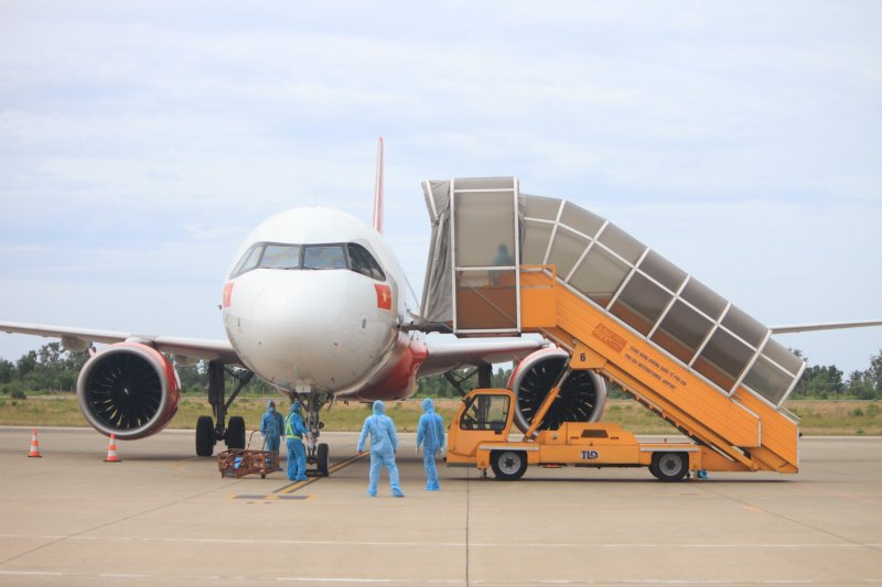 Chiếc máy bay này chở theo 239 công dân Thừa Thiên Huế sinh sống, làm việc tại các tỉnh, thành phía Nam.
