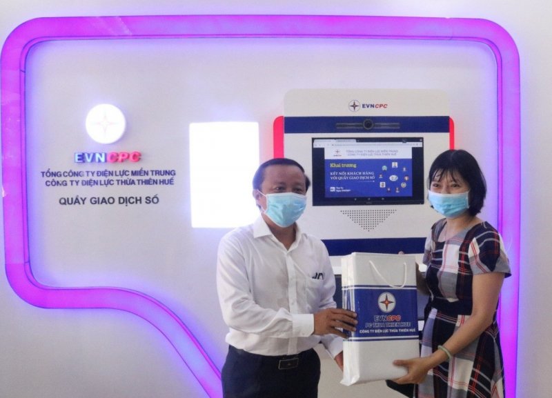 Tặng quà cho những khách hàng đầu tiên trải nghiệm, sử dụng các tiện ích dịch vụ.