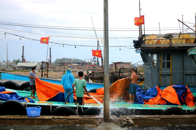 Hiện nay, trên địa bàn tỉnh Thừa Thiên Huế nhiều nơi mưa to đến rất to. Từ 14h ngày 11/9, tỉnh Thừa Thiên Huế yêu cầu người dân hạn chế ra đường.