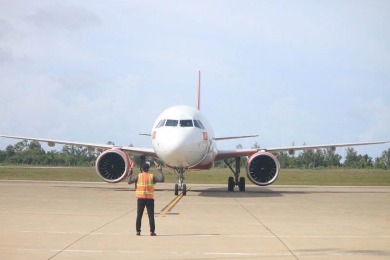 Trước đó, để chia sẻ khó khăn với người dân, tỉnh Thừa Thiên Huế đã tổ chức 3 đợt đón công dân trở về quê bằng máy bay, tàu hỏa. Đó là những người già, trẻ em, người mang thai, người bị ảnh hưởng nặng do dịch bệnh.