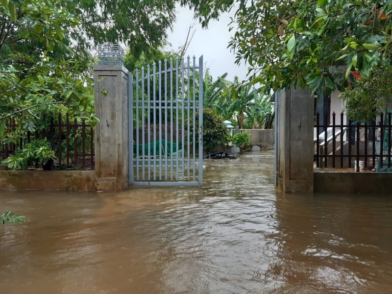 Ngập lụt ở thôn Xuân Tùy. Ảnh: Tuấn Hiệp.