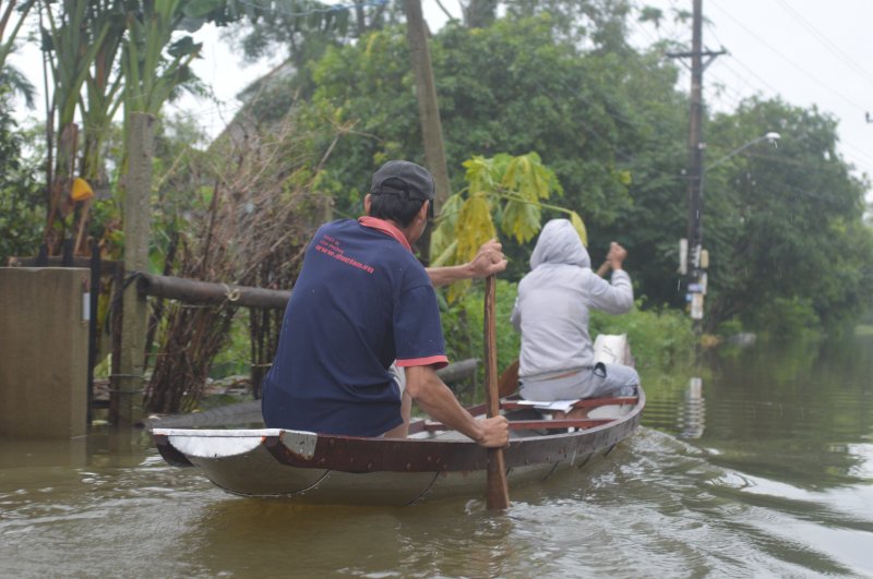 Nước lụt ngâm dài ngày ở chốn “rốn lũ”.