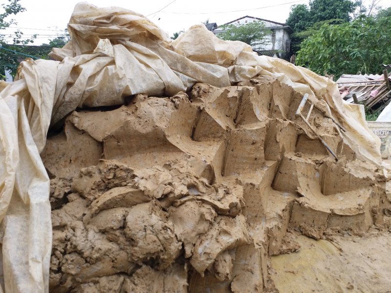 Đất sét để đúc tượng ông Táo.