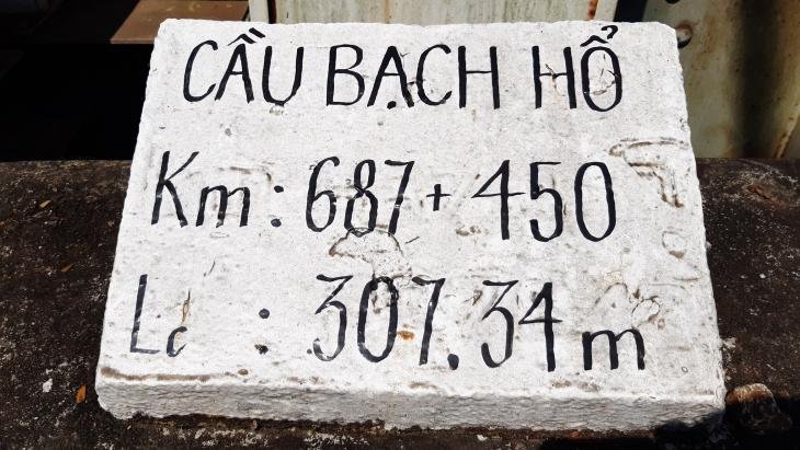 Cầu Bạch Hổ chiều dài hơn 300 mét. Ảnh: Tuấn Hiệp.