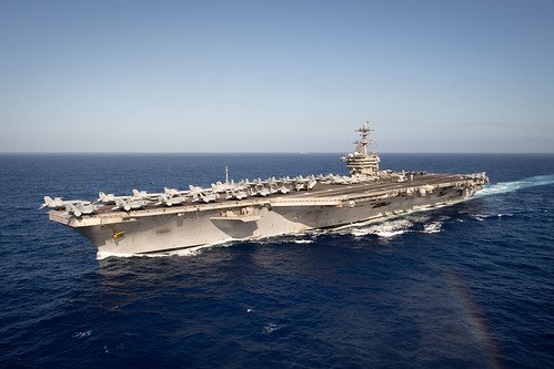 USS Theodore Roosevelt (CVN 71) đi qua Thái Bình Dương hồi tháng 2/2020.