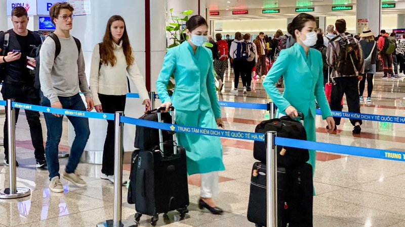 Nhiều nước kêu gọi Việt Nam nối lại các chuyến bay.