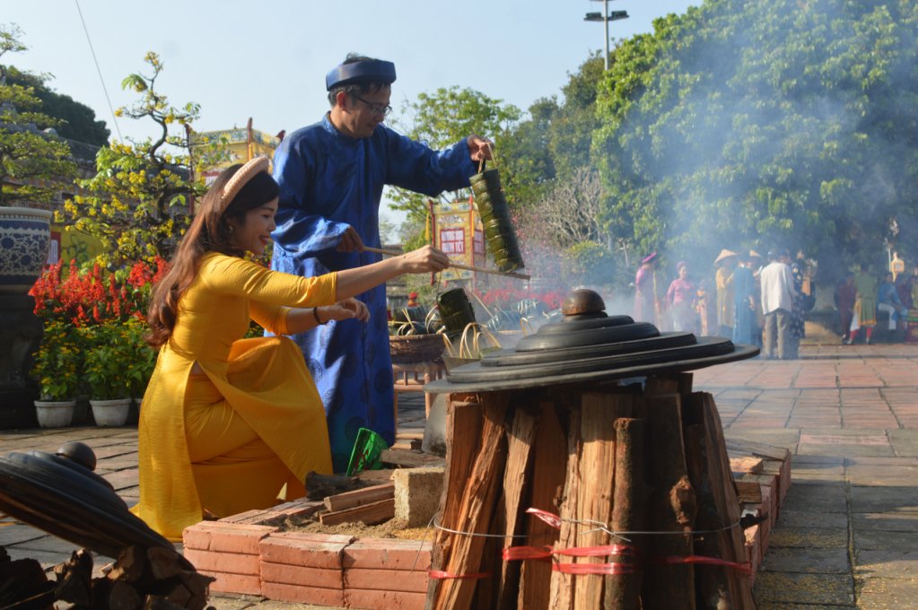 Vớt bánh.