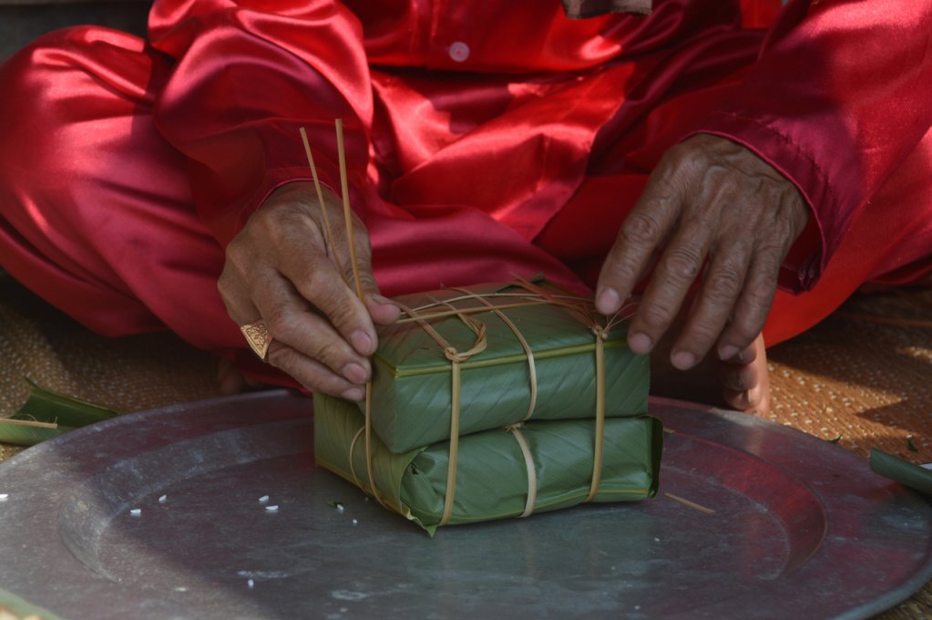 Sau hội thi gói bánh chưng, bánh tét, số bánh này sẽ được nấu chín và tặng cho người lao động ở đơn vị có hoàn cảnh khó khăn và các trẻ em ở Trung tâm nuôi dạy trẻ em.