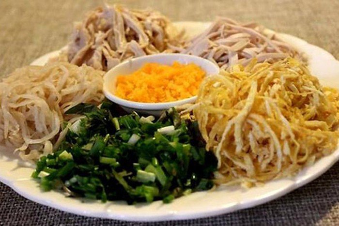 Để nấu được một bát bún thang đúng chuẩn, cầu kỳ, đôi khi phải mất cả một ngày để chuẩn bị
