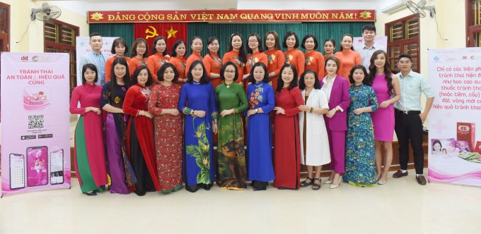Hoạt động đầu tiên là tập huấn dành cho các cán bộ y tế và cán bộ công đoàn đến từ các doanh nghiệp tham gia dự án dự kiến sẽ được bắt đầu trong tháng 3. Nội dung của lớp tập huấn gồm i) các kiến thức về chăm sóc sức khỏe sinh sản, đặc biệt là các biện pháp tránh thai và tình dục an toàn; ii) kỹ năng cung cấp thông tin cho người lao động.