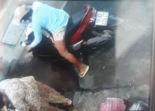  Biển số xe của người phụ nữ. Hình ảnh vụ việc cắt từ camera an ninh.
