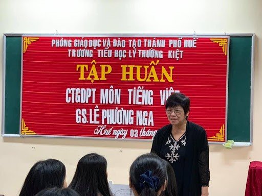  Giáo sư Lê Phương Nga, một trong những chuyên gia có kinh nghiệm nghiên cứu về giáo dục cho học sinh lớp 1.