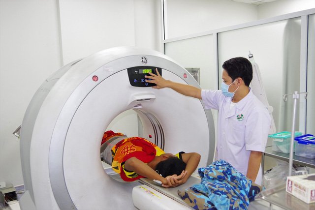  Bệnh nhân được thực hiện xét nghiệm, cận lâm sàng bằng trang thiết bị hiện đại. Ảnh: Bệnh viện cung cấp