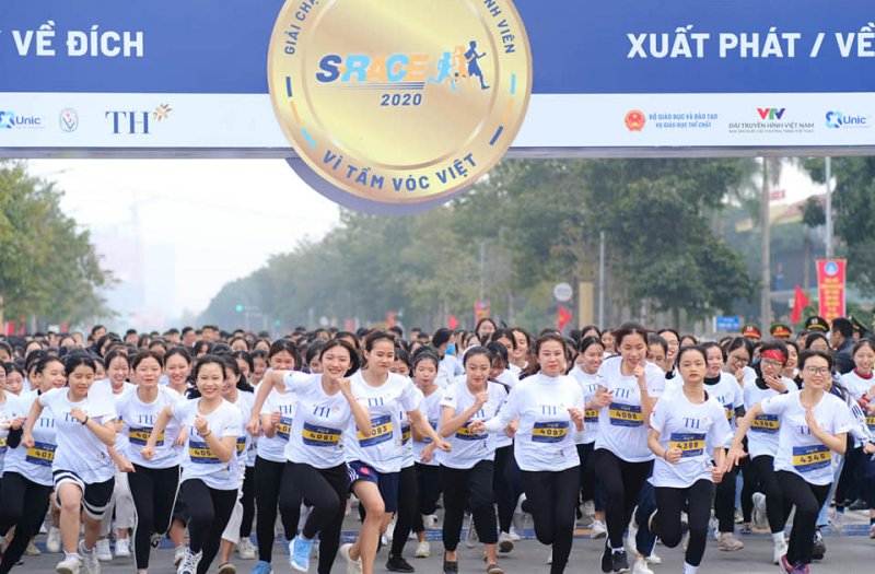 Sáng 27/12, S-Race 2020 thu hút hơn 3.500 học sinh, sinh viên tham gia và đông đảo người dân tại thành phố Vinh đến cổ vũ.
