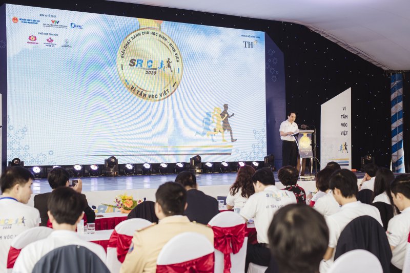 Ông Phùng Xuân Nhạ, Bộ trưởng Bộ Giáo dục và Đào tạo phát biểu tại lễ khai mạc S-Race 2020: “ Bộ Giáo dục và Đào tạo cam kết tạo điều kiện thuận lợi, phối hợp chặt chẽ với Đài Truyền hình Việt Nam và các đơn vị liên quan để triển khai hiệu quả các nội dung hợp tác, từ đó thúc đẩy các hoạt động thể thao trường học, góp phần phát triển thể chất, nâng cao tầm vóc thế hệ trẻ Việt Nam”.