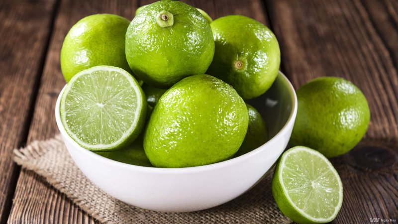 Chanh là thành phần chính trong sản phẩm giúp ức chế tích tụ mỡ của các polyphenol, thúc đẩy quá trình thải độc da, cung cấp vitamin cho da sáng và mịn màng.