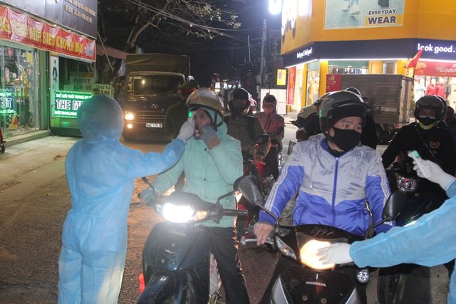  Thực hiện khai bác y tế tại các Chốt kiểm soát ra, vào thành phố (trong đó nêu rõ lý do, lịch trình ra, vào thành phố)