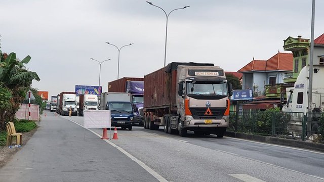  Các Chốt kiểm soát còn lại vẫn tiếp tục hoạt động, không kiểm soát các phương tiện vận chuyển hàng hóa