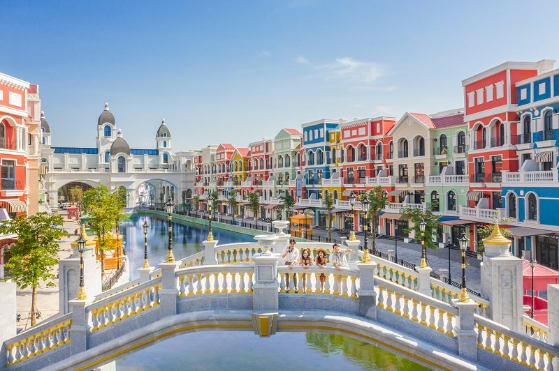   Grand World tọa lạc tại vị trí trung tâm, được mệnh danh 'Thành phố lễ hội không ngủ'.
